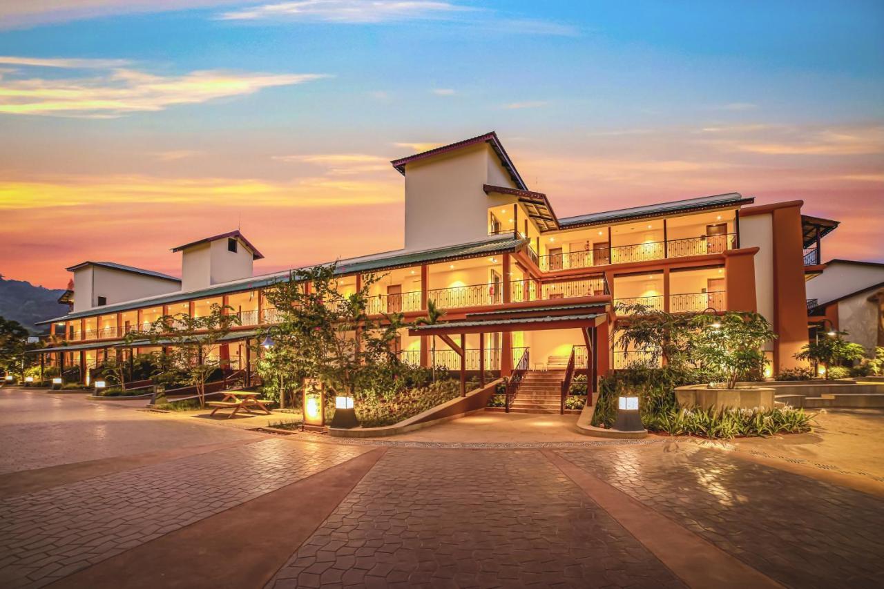 Club Mahindra Assonora Hotel Екстериор снимка